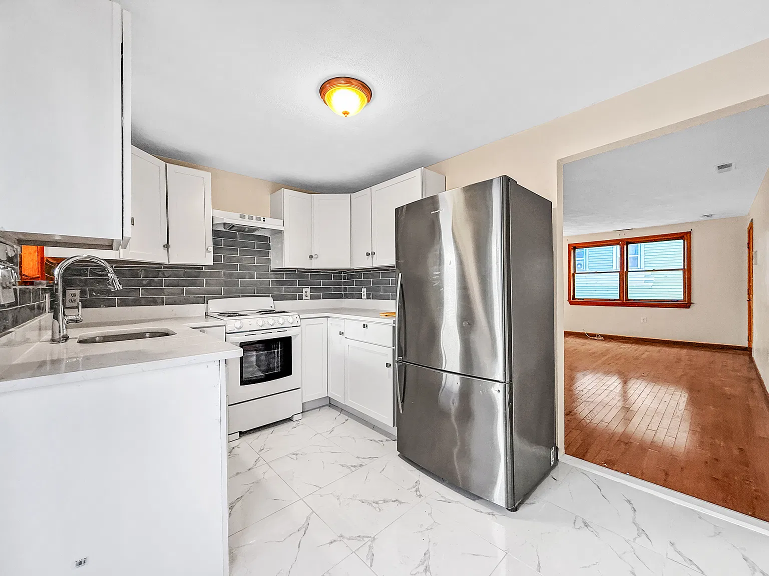 2 bed, 800 sqft, $2,700 — Photo 1