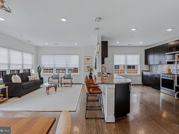 4th image of 2905 Bleeker St #4-404