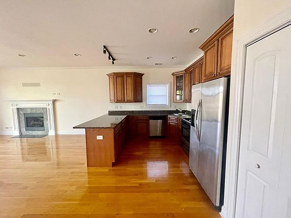 5th image of 6545 N Sacramento Ave APT 3N