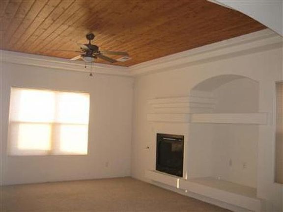 2nd image of 6801 Glenturret Way NE