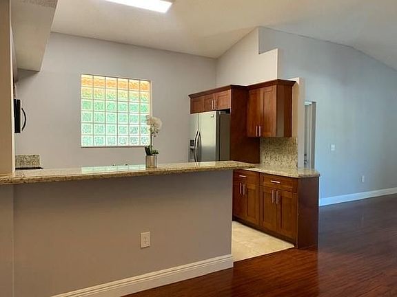 5th image of 6952 SW 39th St APT C208