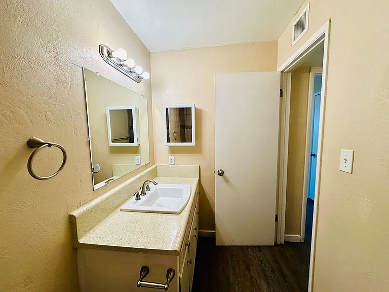 Bel Air Apartments — Photo 11