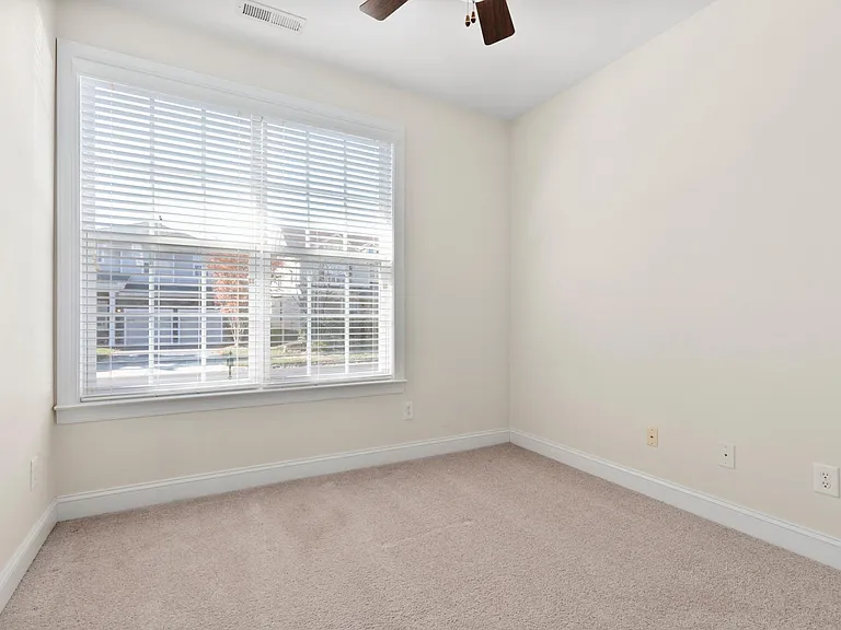 722 Pierside Dr — Photo 24