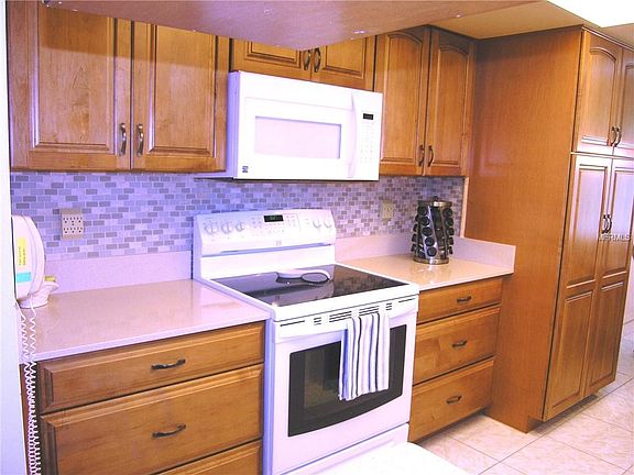 2nd image of 2504 Lancaster Dr