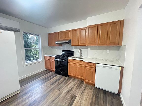 5th image of 9 Cornell Ln #A