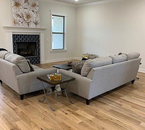 3rd image of 900 Clark Cir