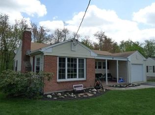 8 Meadowbrook Dr, Paxton, MA 01612