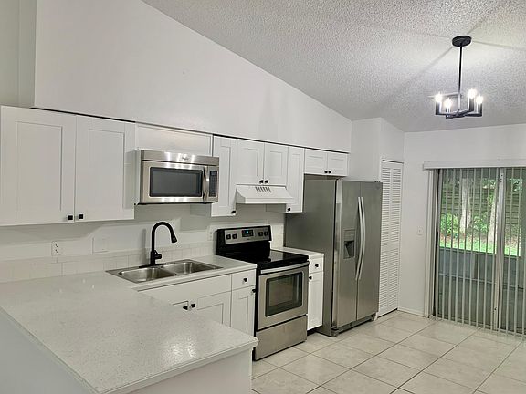 4th image of 1218 Amberwood Blvd