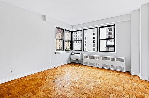 5th image of 200 E 15th St APT 5G
