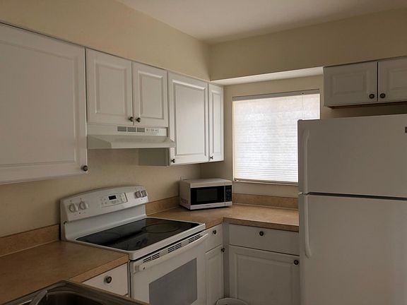 2nd image of 140 Scottsdale Sq #140
