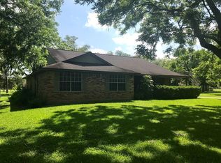 319 Wildwood Dr, Van Vleck, TX 77482