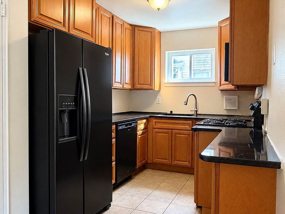 1st image of 222 2nd St APT 2