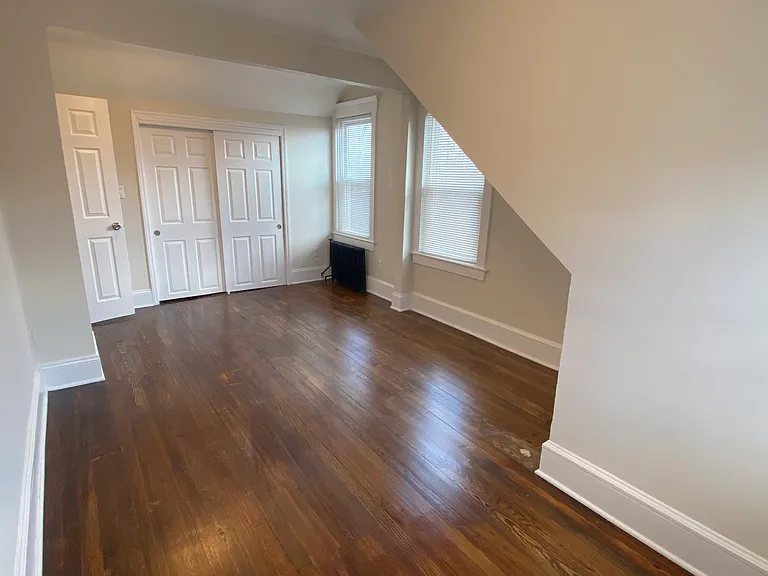 right side bedroom, wall to wall closet