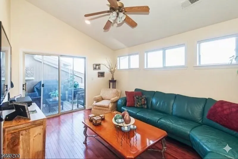 2 bed, 2.0 bath, 1309 sqft, $3,500 — Photo 3