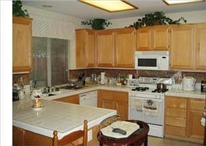 3rd image of 334 Danbury Ct