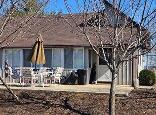 515 Red Corner Rd, Douglassville, PA 19518