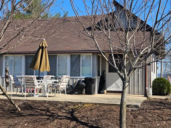 515 Red Corner Rd, Douglassville, PA 19518
