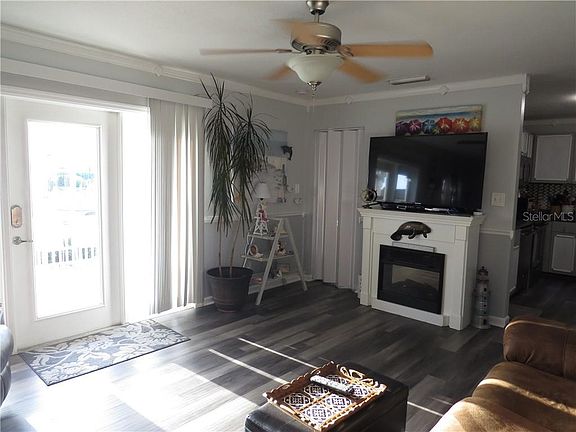 4th image of 4814 Beach Dr SE #B/c