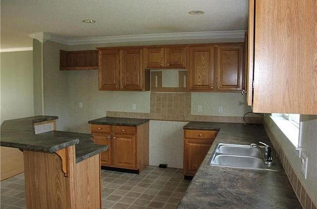 2nd image of 124 Glenhaven Way