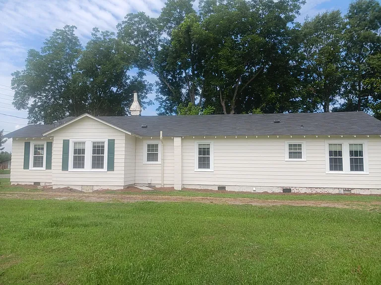 174 Belfast Rd — Photo 1