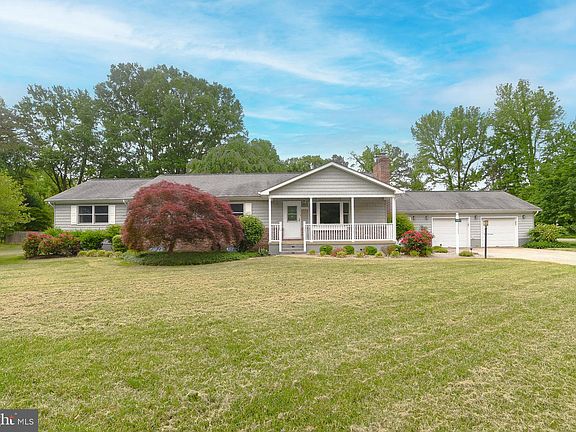 3rd image of 24560 Greenview Dr