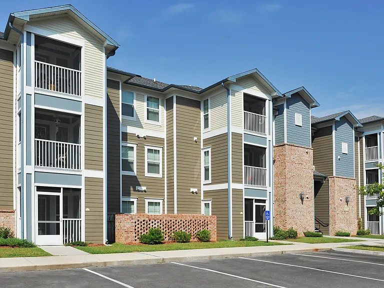 Riviera South Apartments — Photo 26