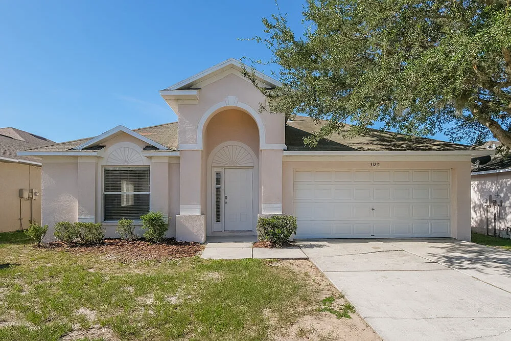 4 bed, 2.0 bath, 2061 sqft, $2,410 — Photo 1