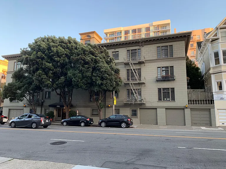 Middle (3rd floor) unit