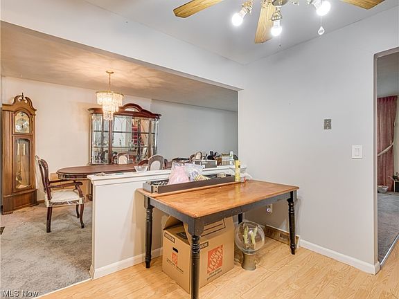 5th image of 5571 Carlton Dr