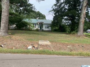 485 Hancock Dr E, Scottsboro, AL 35769