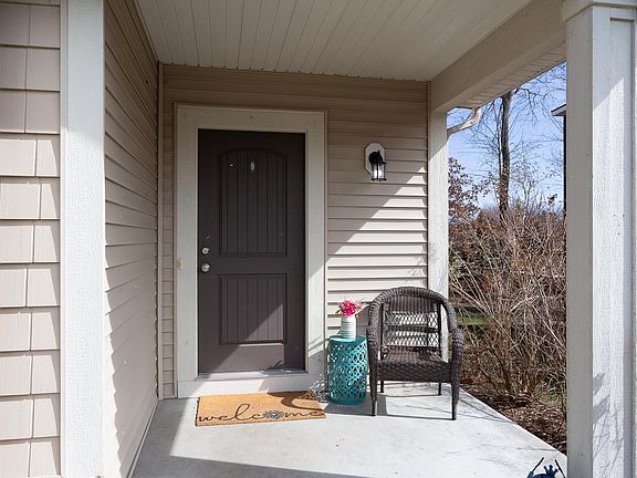 4th image of 16854 Arbor Way Dr