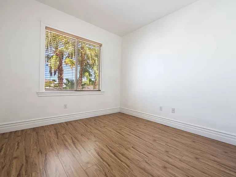 212 Waterton Lakes Ave — Photo 24