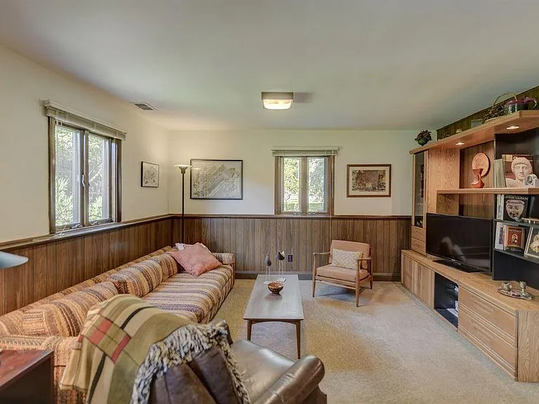 3051 Lakeside Dr — Photo 12