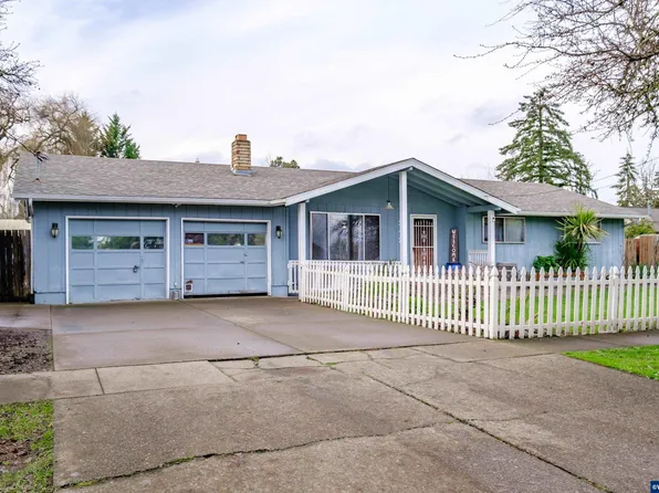 242 N 17th St, Philomath, OR 97370