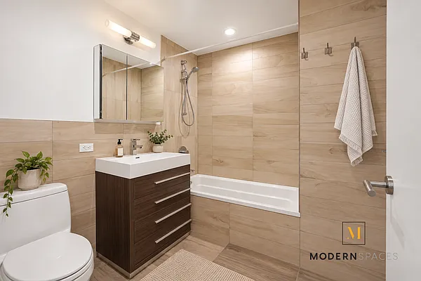 Bathroom, photo 1