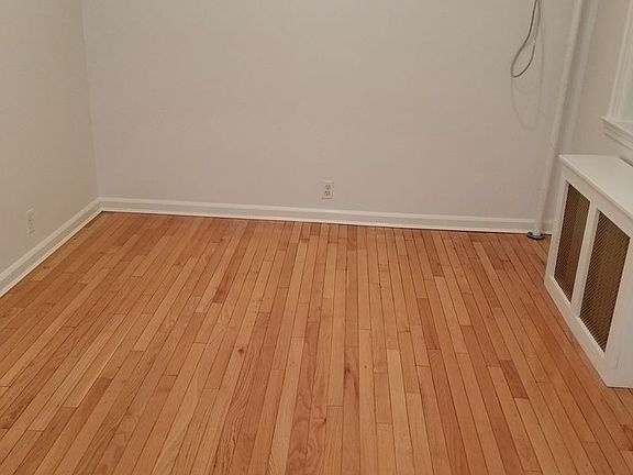 4th image of 3132 34th St APT 1F