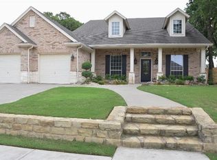 850 Evandale Rd, Burleson, TX 76028