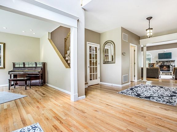 4th image of 33 Brundige Dr