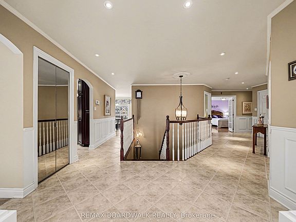 5th image of 819 Laval St