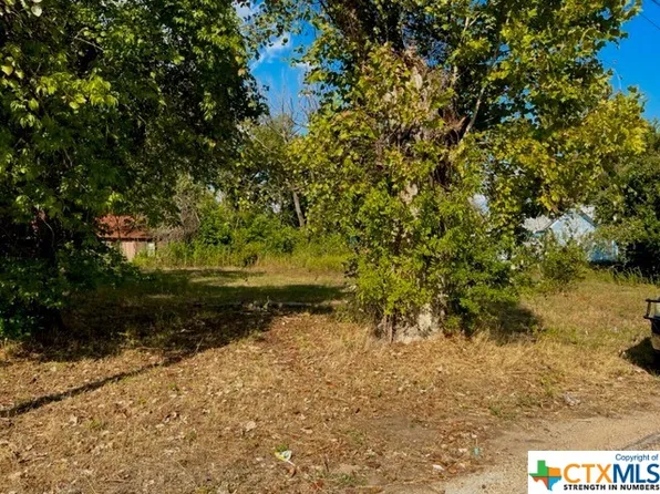 908 W Main St, Cameron, TX 76520