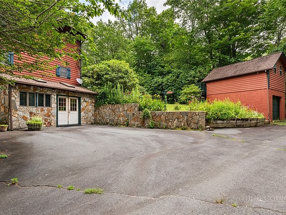 3rd image of 277 Country Lane