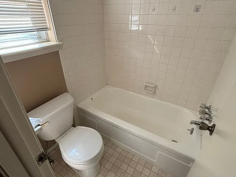 3203 E Cherokee Dr — Photo 8