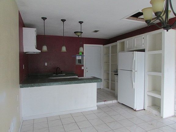 5th image of 1418 State Ave