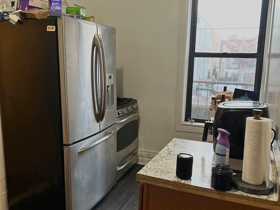 1st image of 2814 Crescent St APT 3