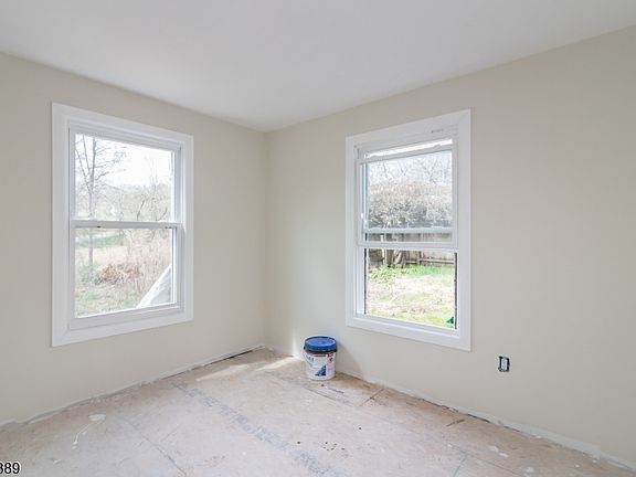 5th image of 196 Lower Unionville Rd