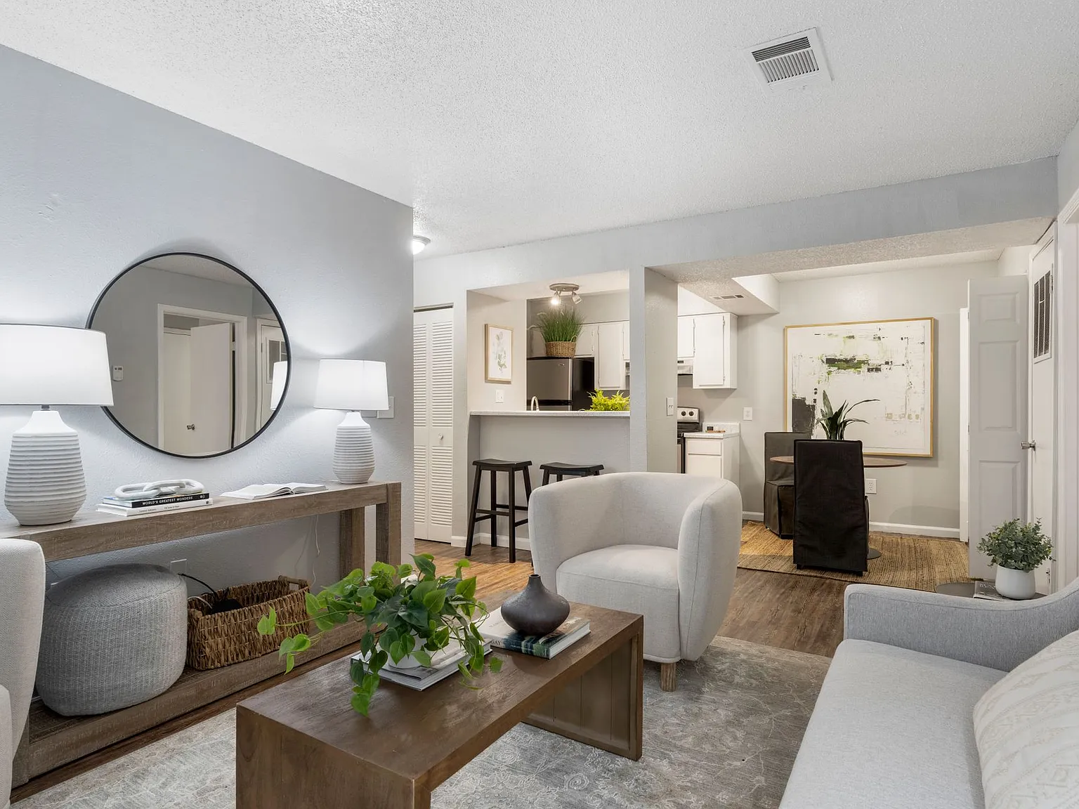 Post Oak Apartments — Photo 1