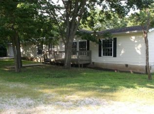 518 N 950th Rd, Lawrence, KS 66047