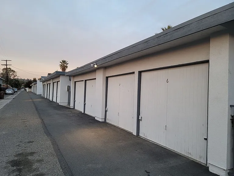 105 N Stanford Ave #10 — Photo 3
