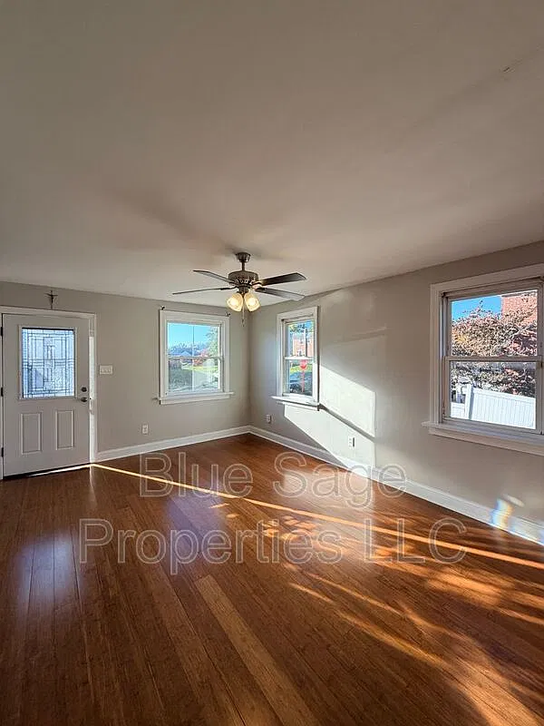 3 bed, 2.0 bath, 1156 sqft, $2,250 — Photo 4