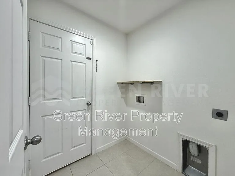 8704 Lake George Cir W — Photo 36